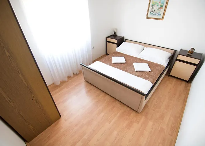 Juric Apartman Vir