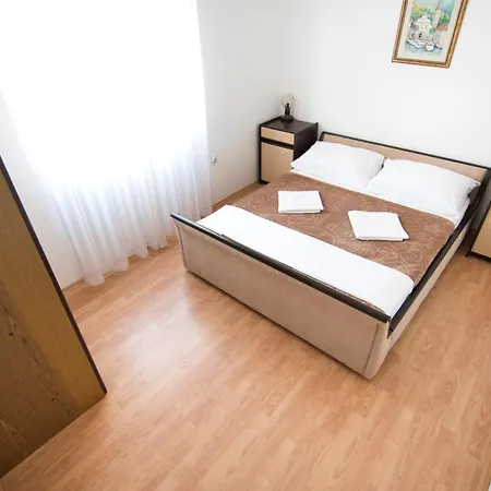 Juric Apartman Vir